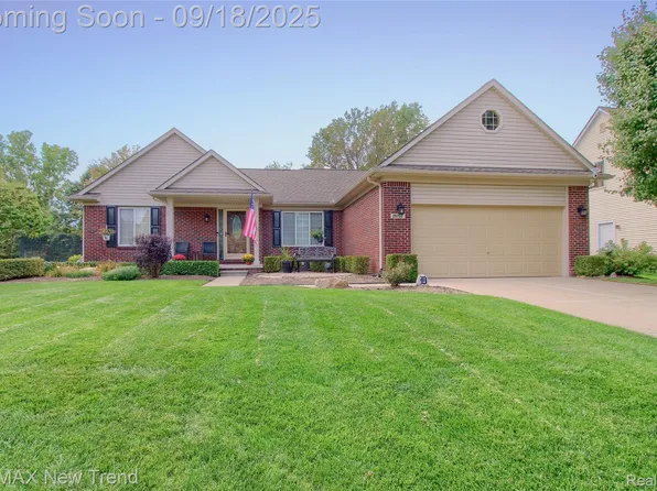 25737 McCrory Ln, South Lyon, MI 48178