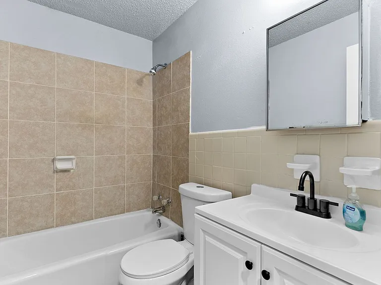 1405 Hillside St — Photo 9