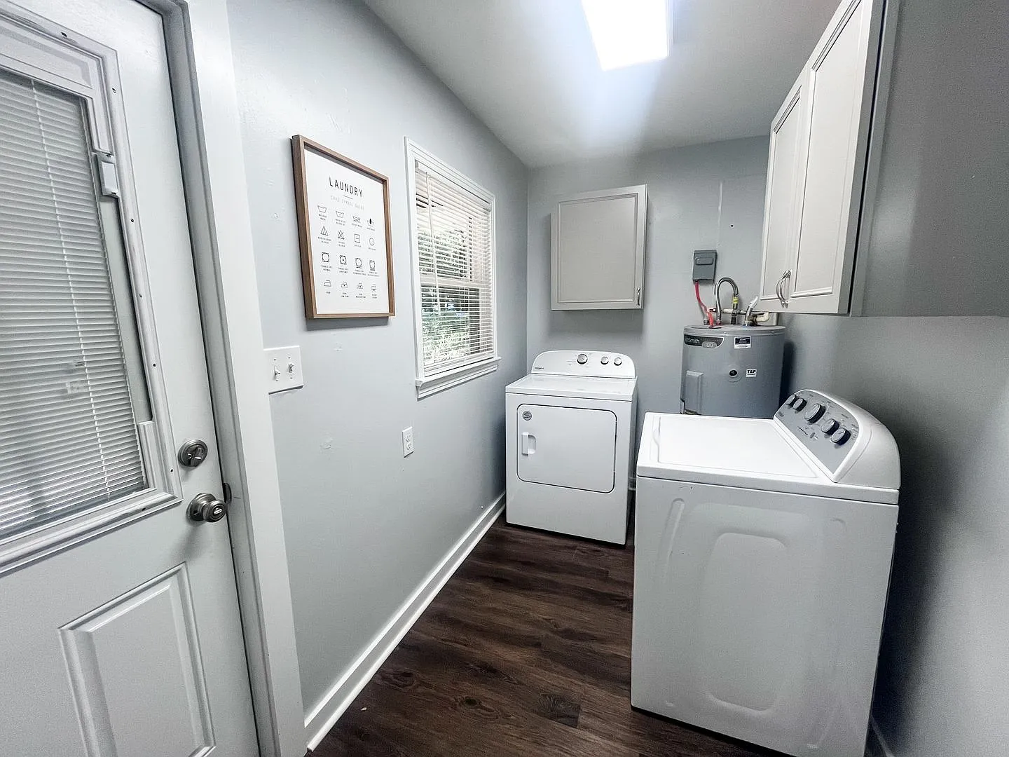 Beautiful 3 Bedroom Near Campus for Fall 2027 — Photo 2