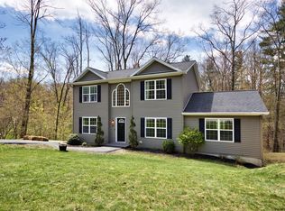 47 B Rolling Brook Dr, Clifton Park, NY 12065
