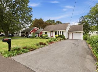 109 Manor Dr, East Syracuse, NY 13057