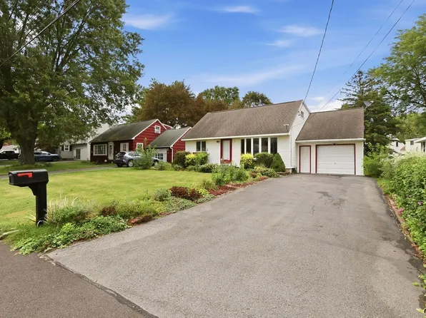 109 Manor Dr, East Syracuse, NY 13057
