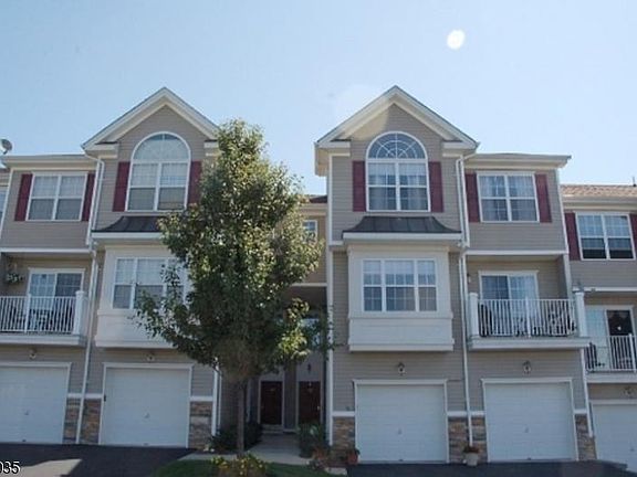 2nd image of 166 Vista Ter