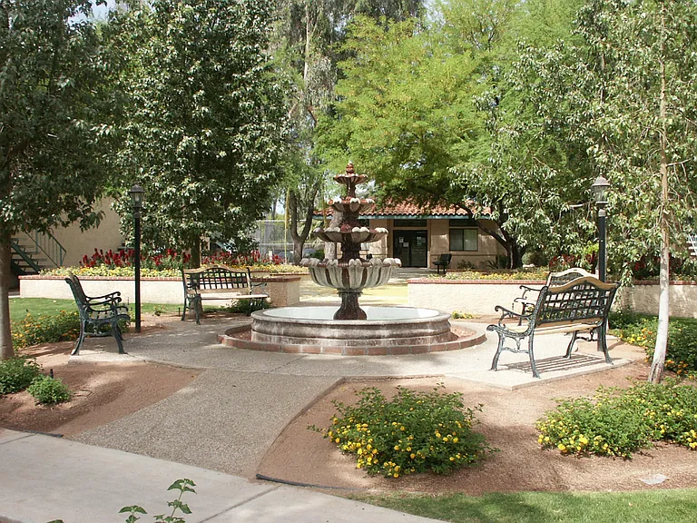 Sunpointe Gardens Apartments — Photo 3