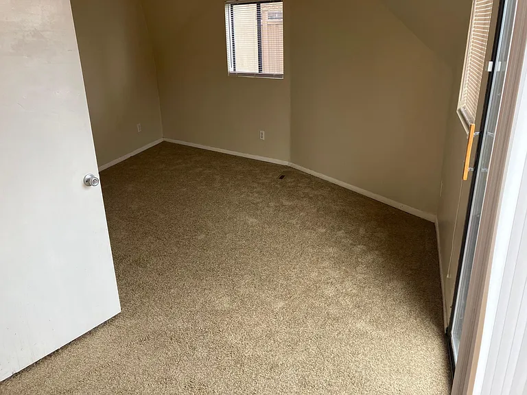 7421 Oneida St — Photo 3