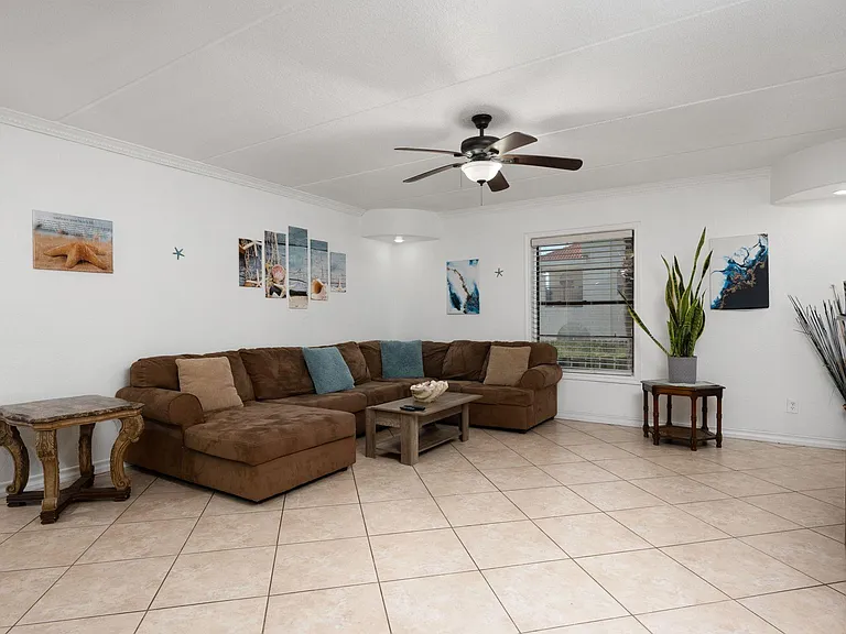 104 E Parade Dr #6 — Photo 2