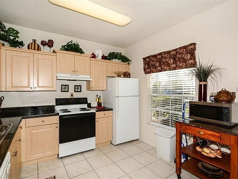 7685 Plantation Cir #B — Photo 11