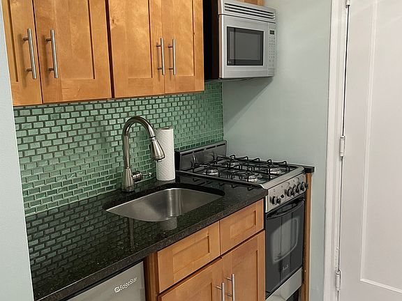 3rd image of 433 W 34th St APT 7F