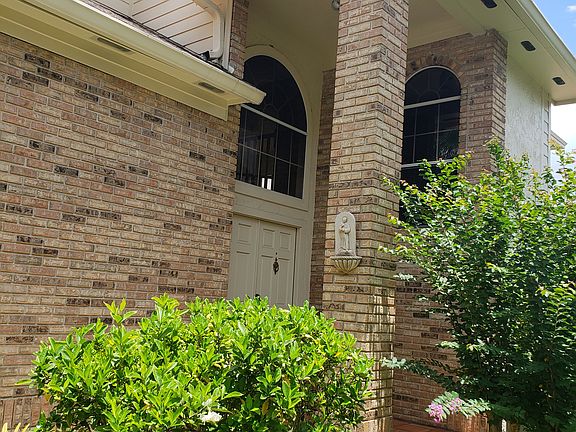2nd image of 708 Powderhorn Cir