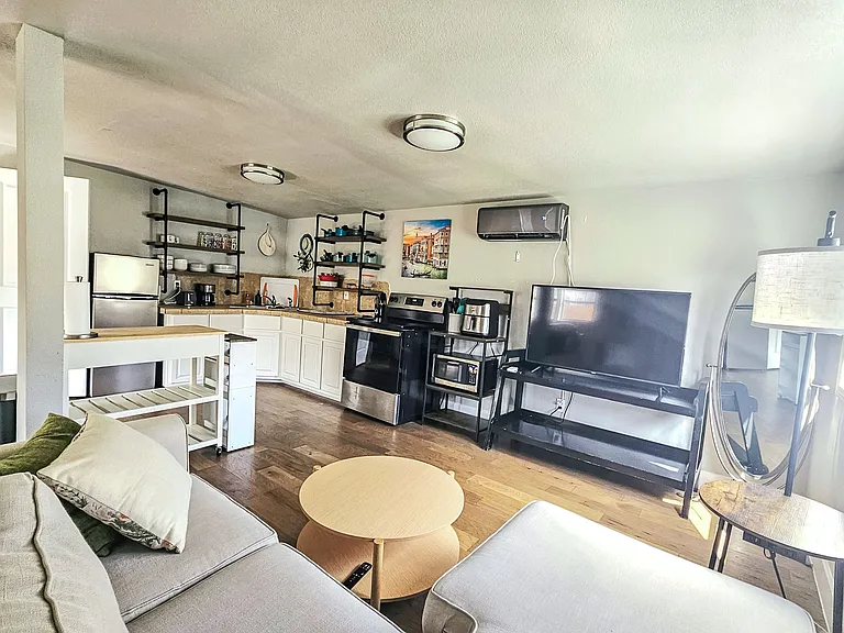 2227 Washington Ave — Photo 18
