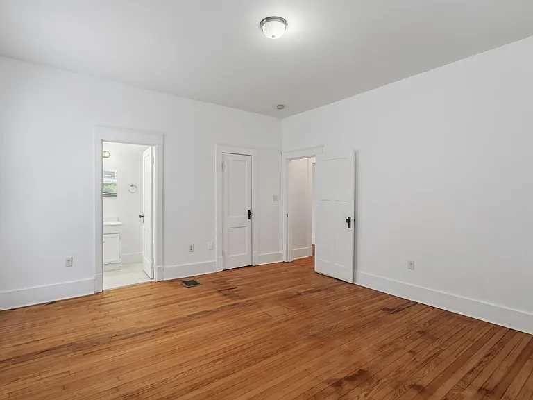 2315 Linden Ave #1 — Photo 9