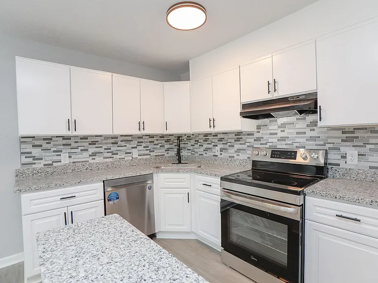 401 Maryland Ave — Photo 2