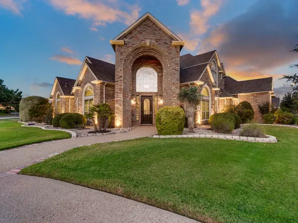 110 Sumner Ln, Waxahachie, TX 75165