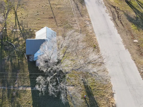 611 Baylor St, Nocona, TX 76255