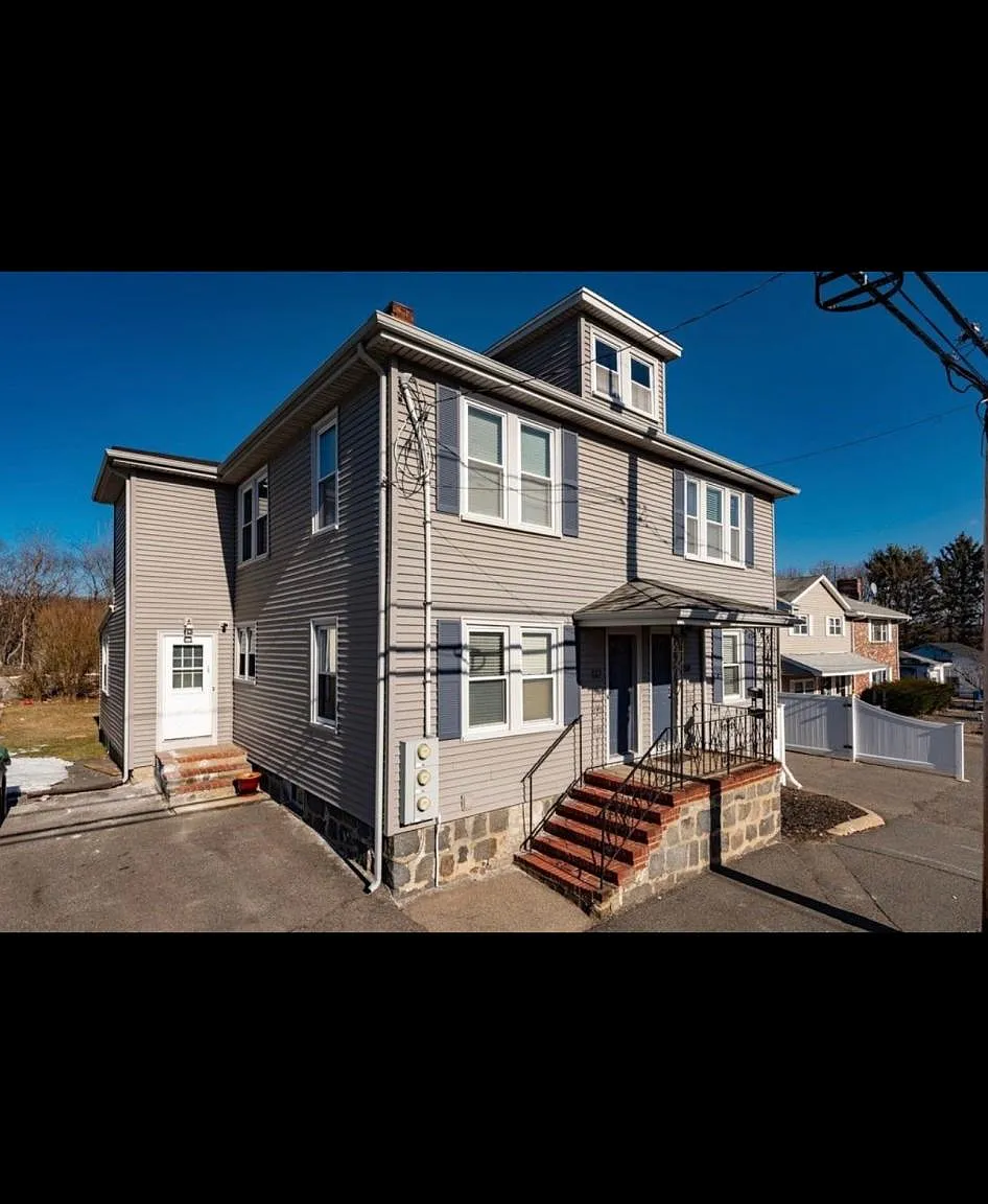 132 Milton St — Photo 1