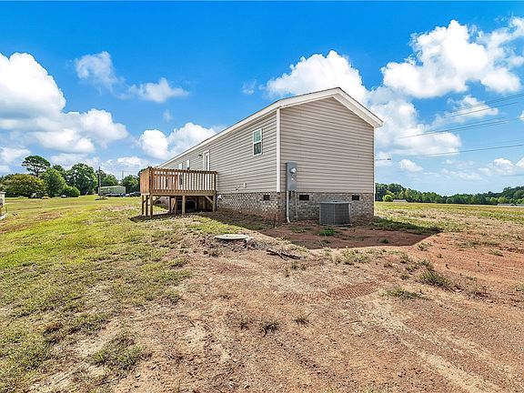 4th image of 205 Wade Farm Rd