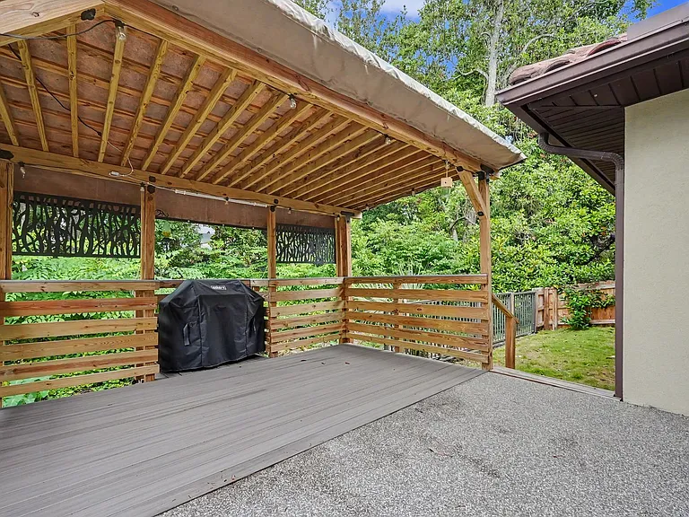 490 Soundview Ct — Photo 42
