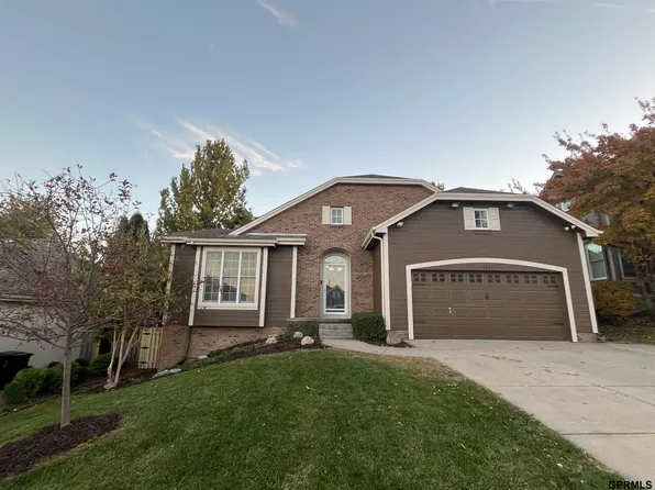 18713 Jones St, Elkhorn, NE 68022