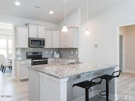 5th image of 808 Madison Ann Drive