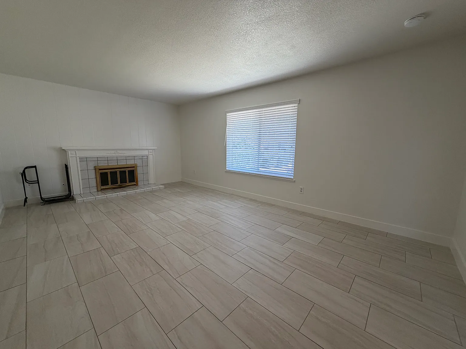 4 bed, 1800 sqft, $3,500 — Photo 4