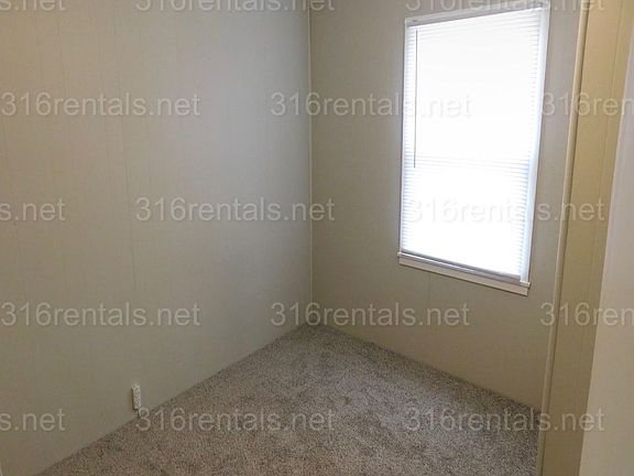 4th image of 222 N Ohio St