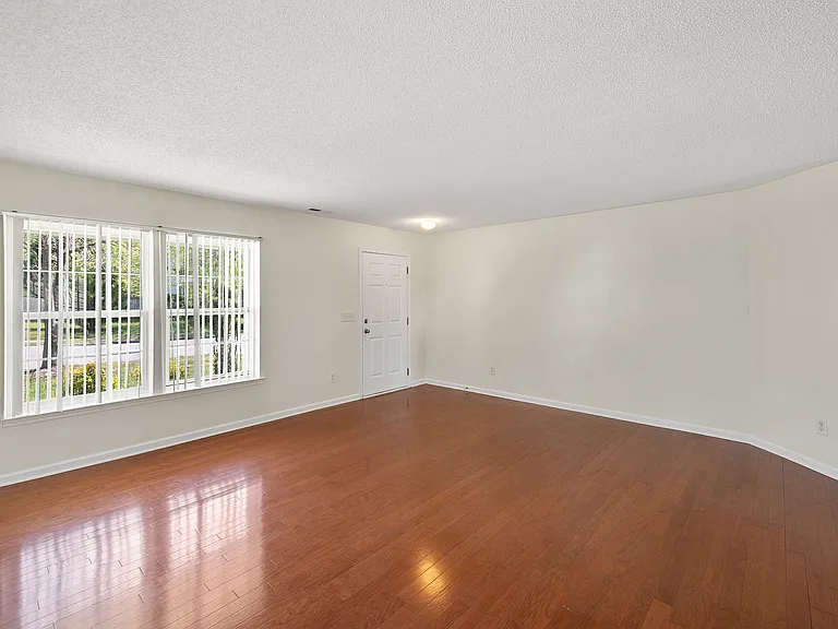 6571 Guard Hill Dr — Photo 8