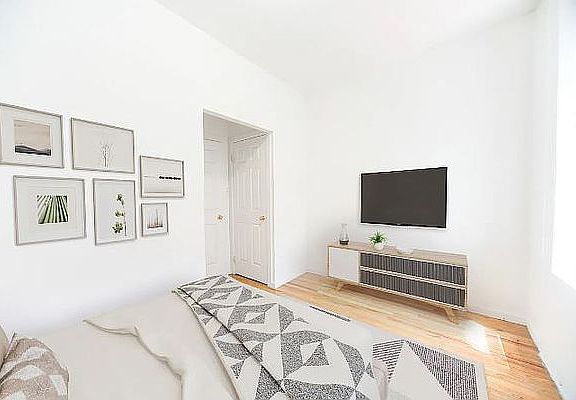 3rd image of 142 Sullivan St #122