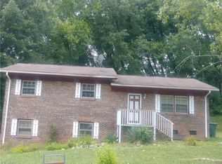 1021 Pine Ln, Eden, NC 27288