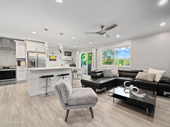 4th image of 211 Lakeshore Ln Unit 211