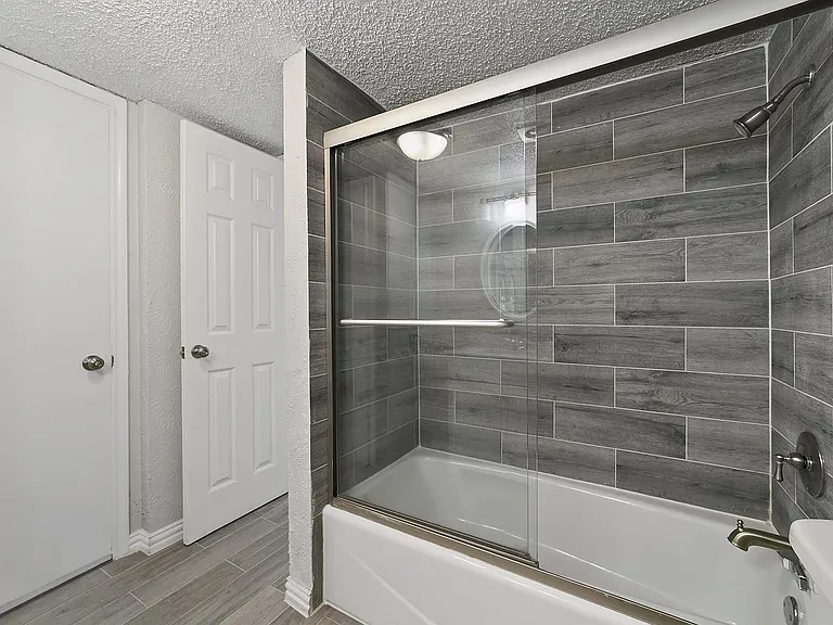 5330 Daytona Dr — Photo 22