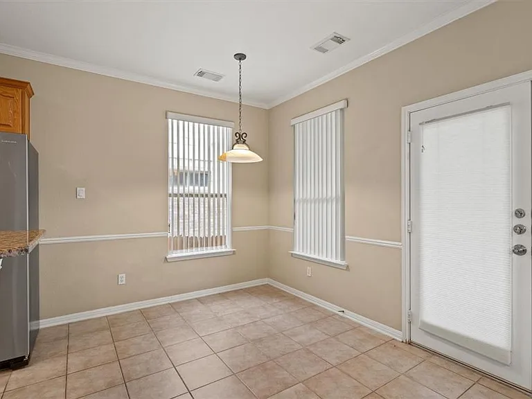 9013 Sautelle Ln — Photo 11