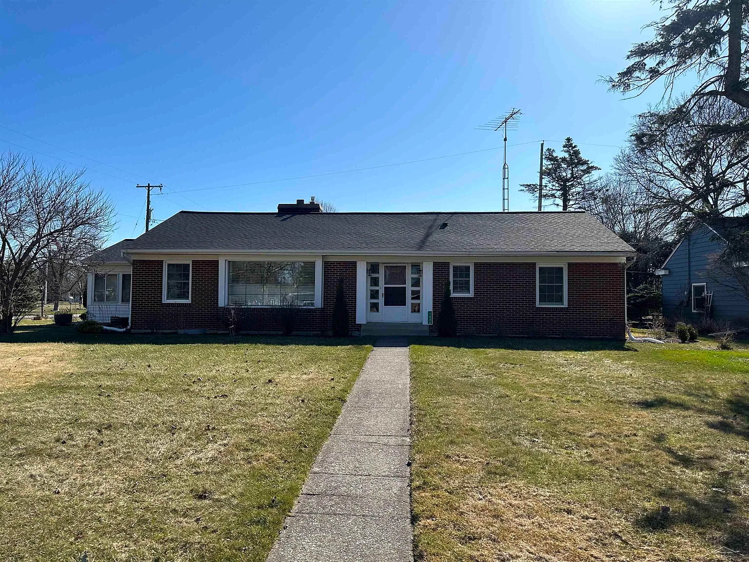 1486 Avalon Ave photo 1