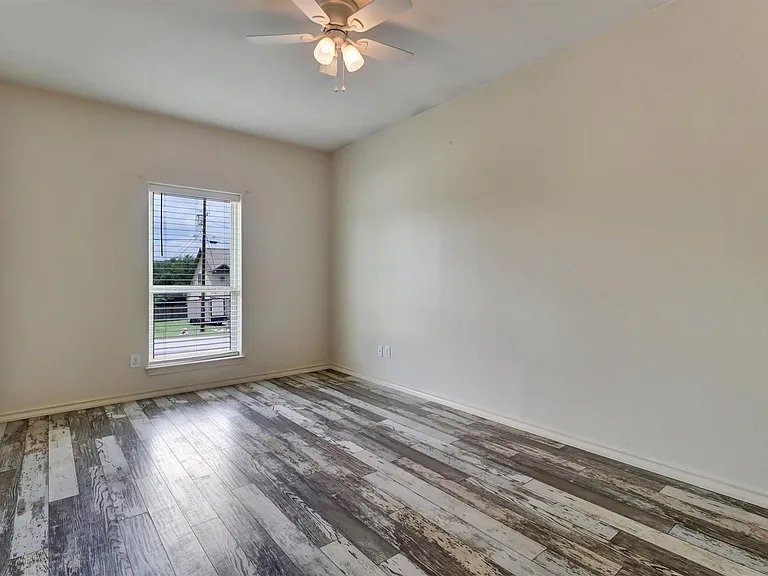 203 Dunkeld Dr — Photo 26