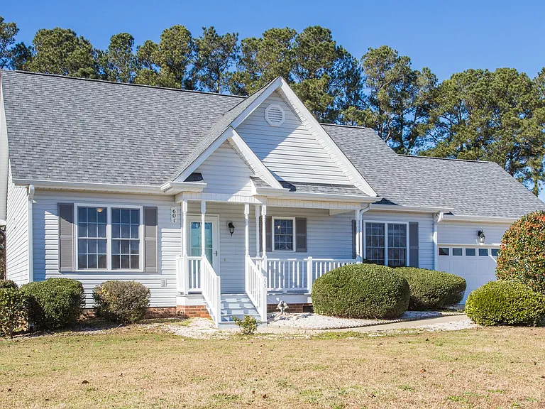 60 Blairwood Dr — Photo 1