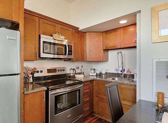 2nd image of 1224 St Charles Ave APT 203