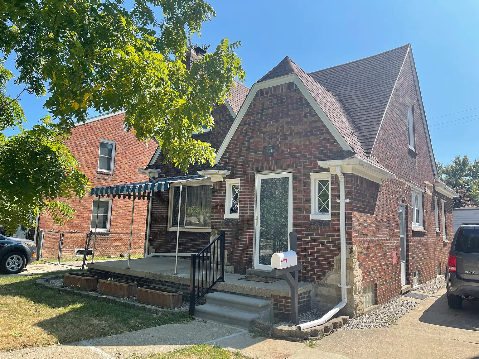 5 bed, 1865 sqft, $2,150 — Photo 3