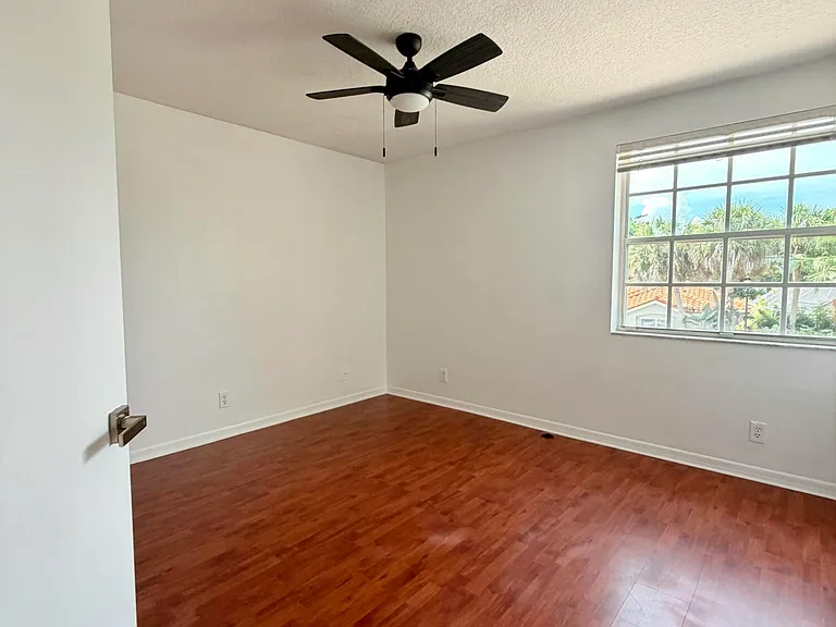 11073 Harbour Springs Cir — Photo 16