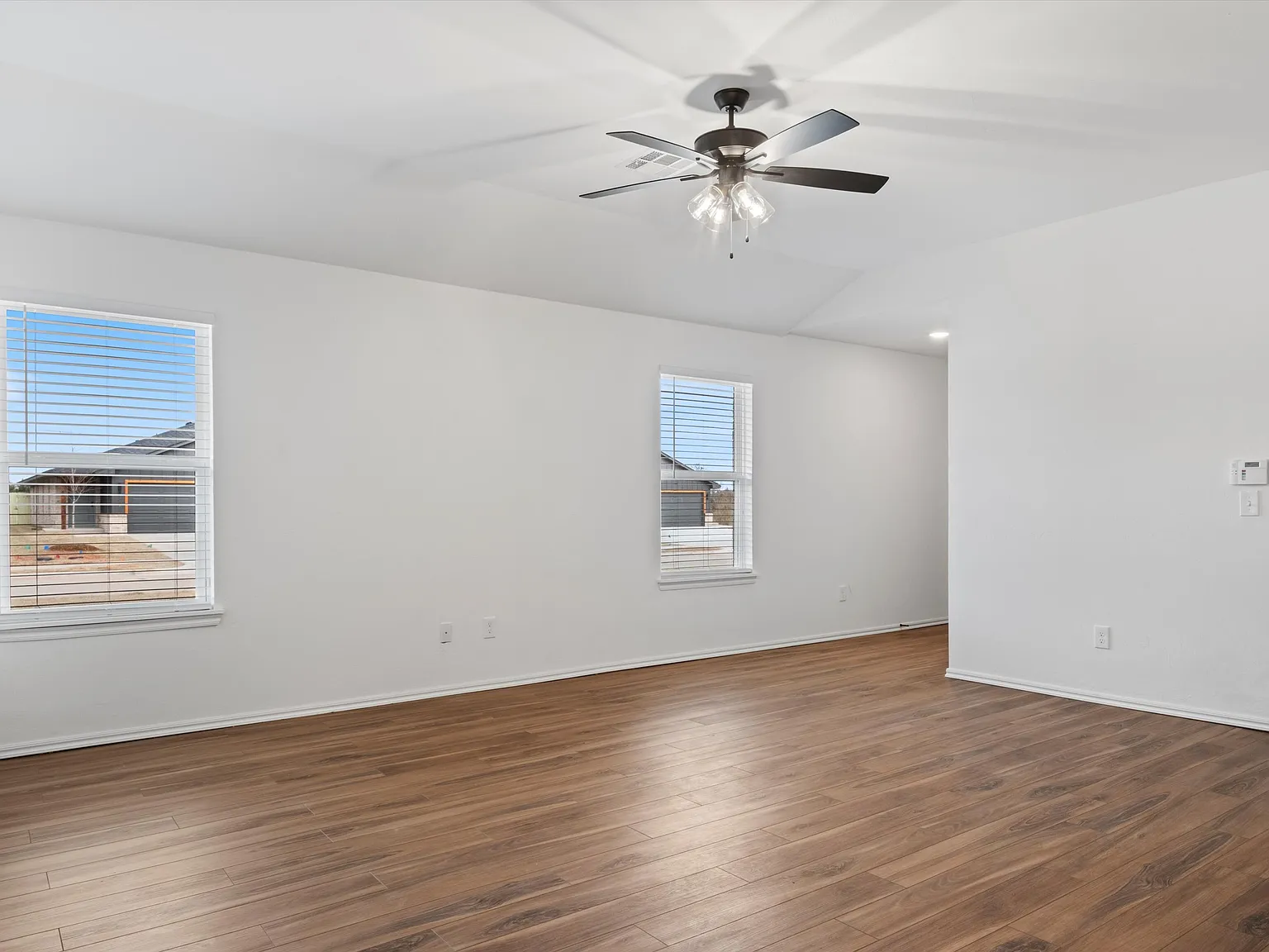 3 bed, 1340 sqft, $1,560 — Photo 3