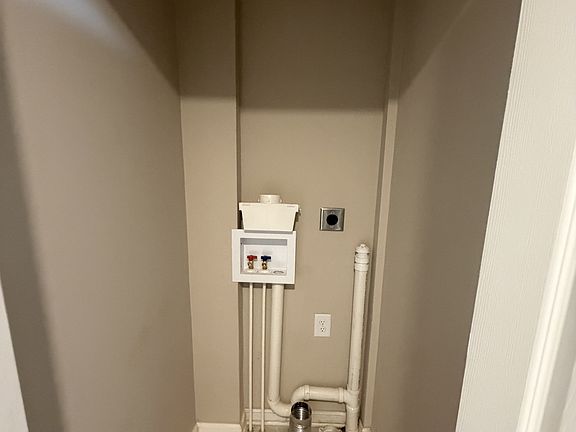 4th image of 120 Pinewood Dr