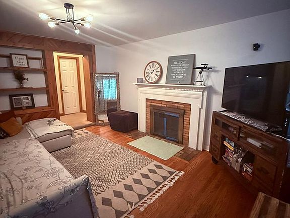 4th image of 18318 Sharon Rd