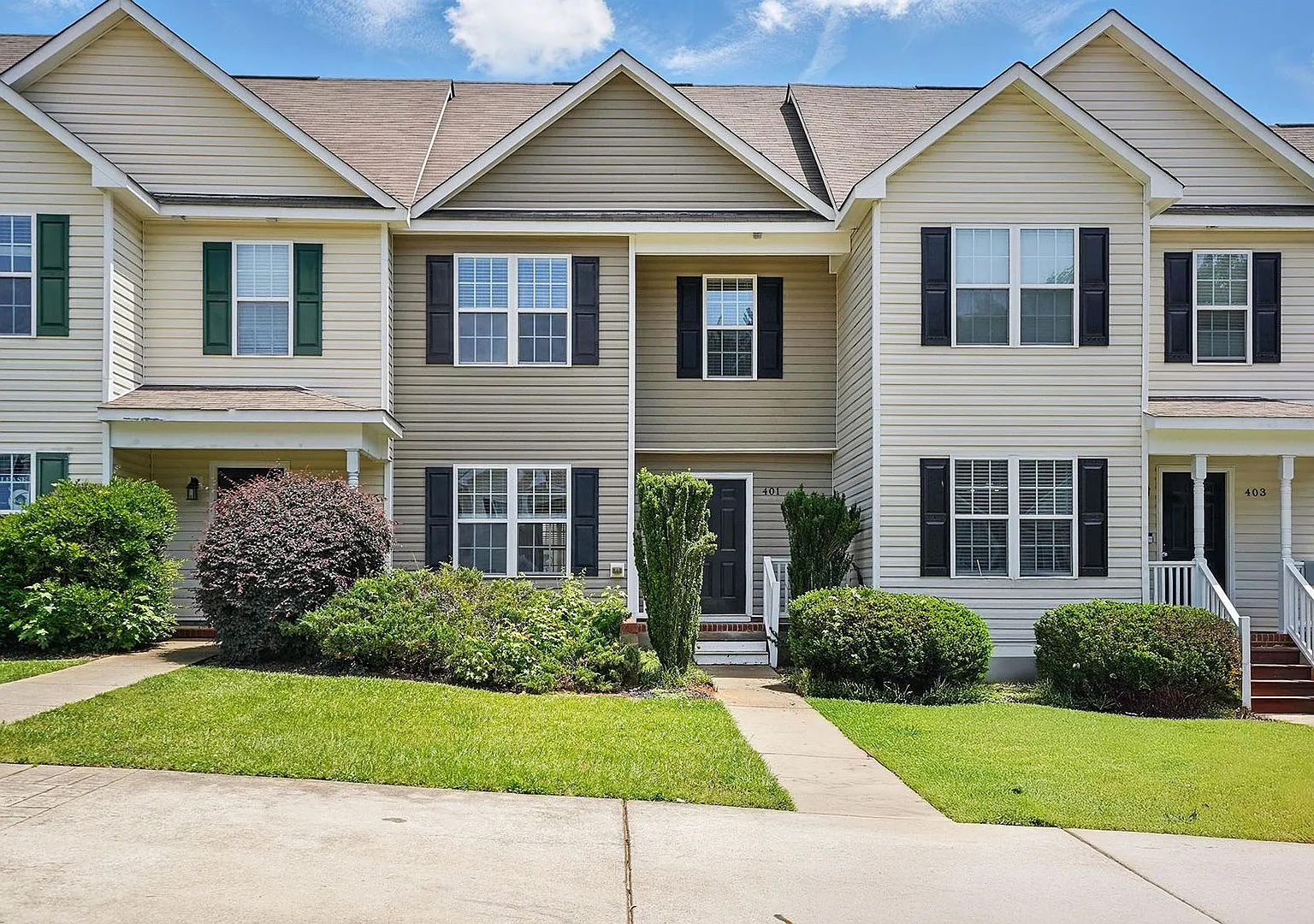 Beautifully Updated Townhome in Clayton Available Now! — Photo 1