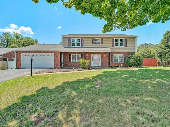 5240 Luwana Dr, Roanoke, VA 24018