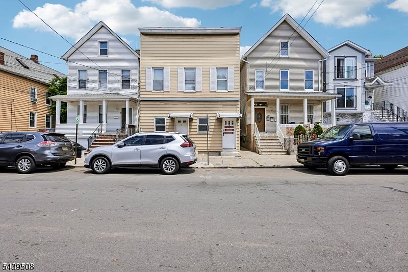 1st image of 523 Franklin St