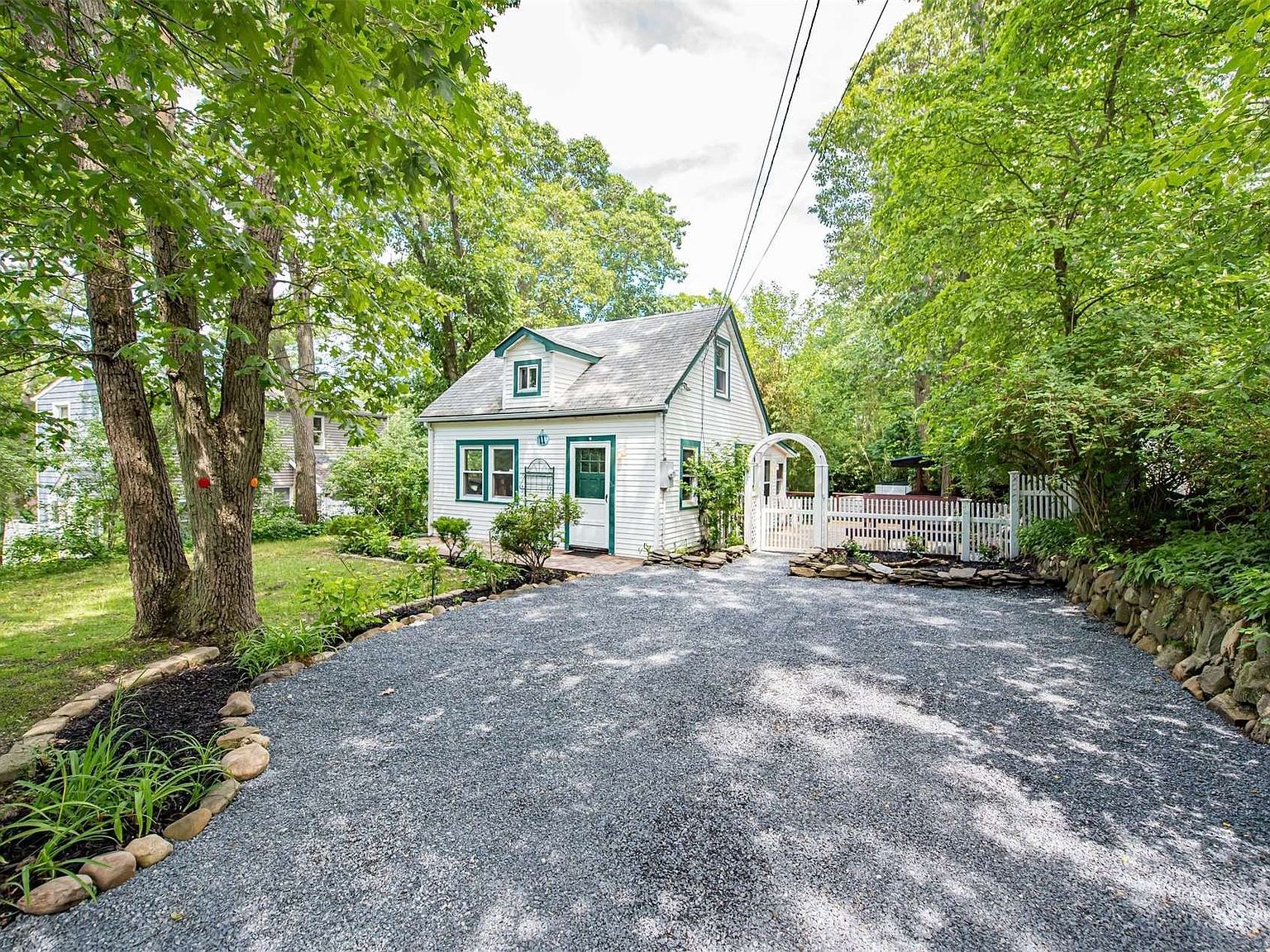 11 Mineola Road, Sound Beach, NY 11789 Zillow