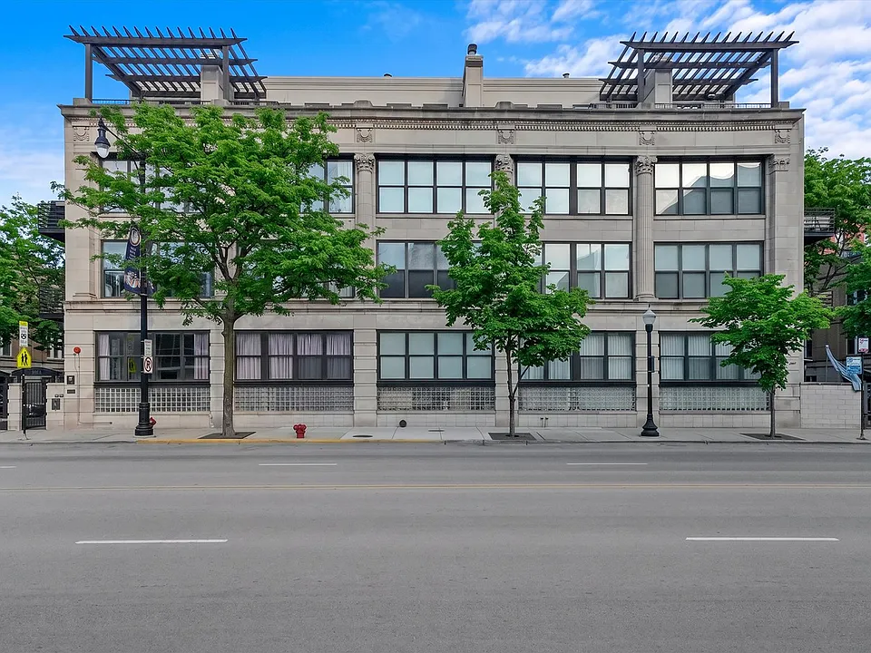 1525 S Michigan Ave #205