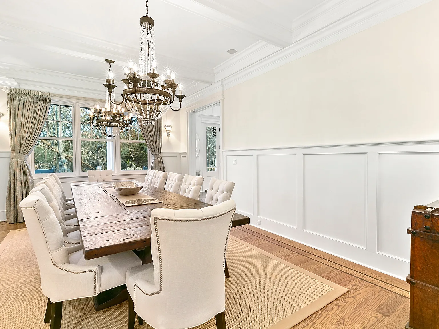 Lovely North Haven Traditional — Photo 4