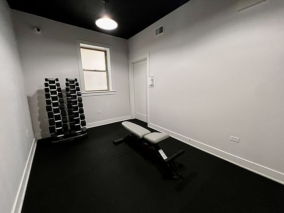 4th image of 4843 N Ashland Ave #38