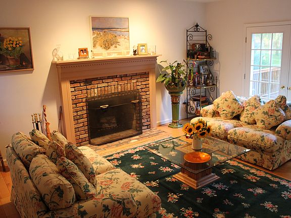 3rd image of 29 Rolling Woods Ct
