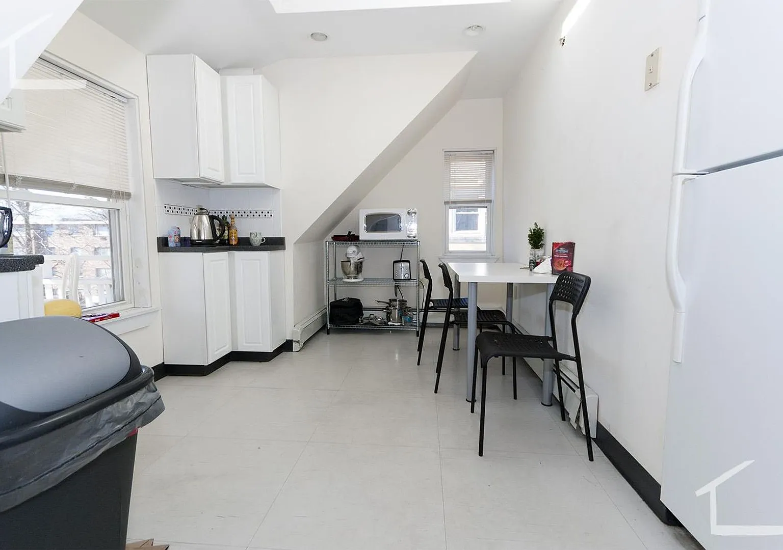 Nice 2 bed near BU with in-unit laundry! — Photo 3