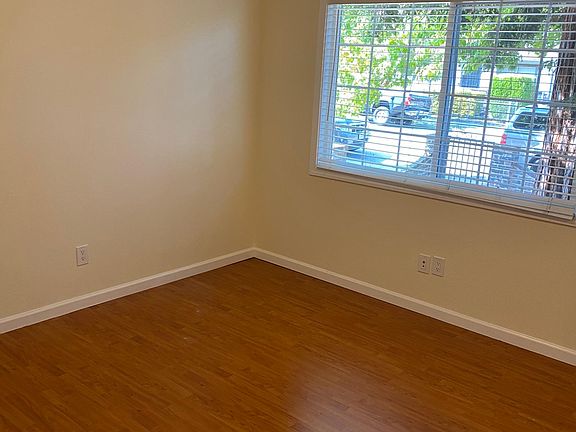 4th image of 1016 Jones Ct